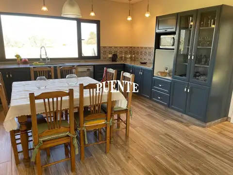 Casa 7 ambientes con 4 baños