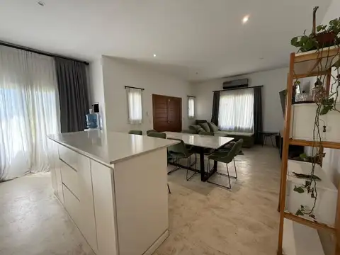 Alquiler temporal Casa San Sebastián 4 ambientes