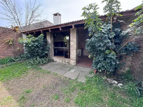 Casa 5 ambientes con 1 baño