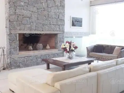 Casa 5 ambientes con 5 baños