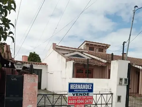 PH TIPO CASA 4 AMBIENTES CON GARAGE Y PATIO   EN VENTA   CIUDAD EVITA