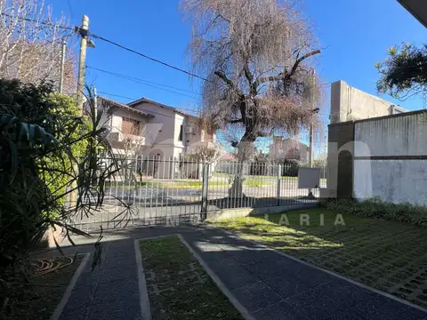 Casa 5 ambientes con 4 baños