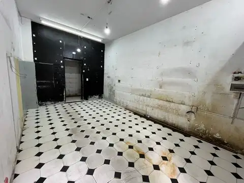 Local sobre Chilavert en Alquiler 3.50x6 mts