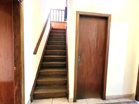 Casa en Alquiler con 3 cocheras