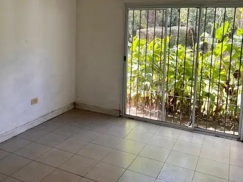 Casa en Alquiler con 3 cocheras