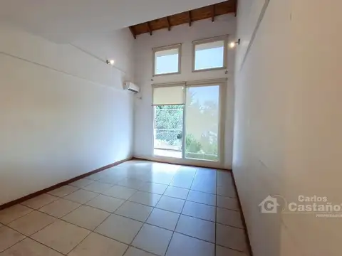 Impecable depto tipo dúplex. 103m2 con balcón, terraza y 2 cocheras