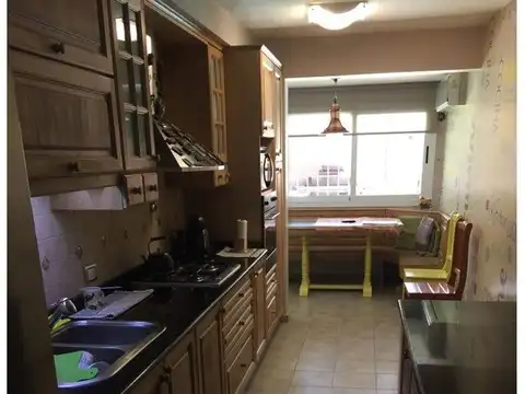 Casa en Venta con 4 cocheras