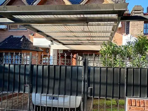 DUPLEX  EN VENTA EN HAEDO  CON COCHERA