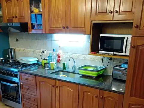 Casa 4 ambientes con 2 baños