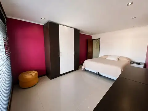 Casa 7 ambientes con 2 baños