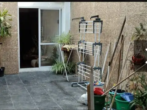 Bloque de 4 departamentos en venta.