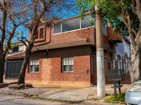 Depto Tipo Casa 3 ambientes con 2 baños