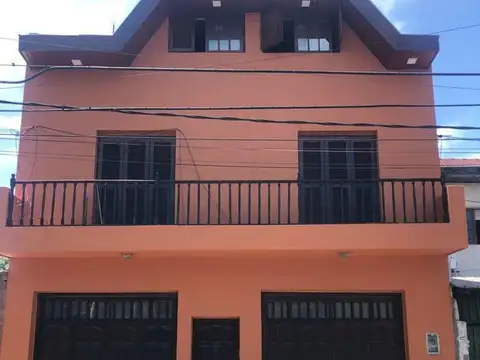 VENTA CASA 8 AMB EN CASEROS APTO CREDITO PERMUTA
