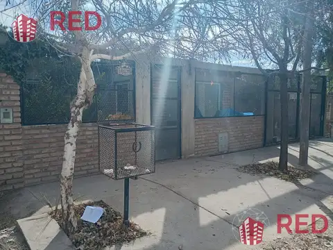 Vende Casa 2 dormitorios en Centenario -Barrio Sarmiento