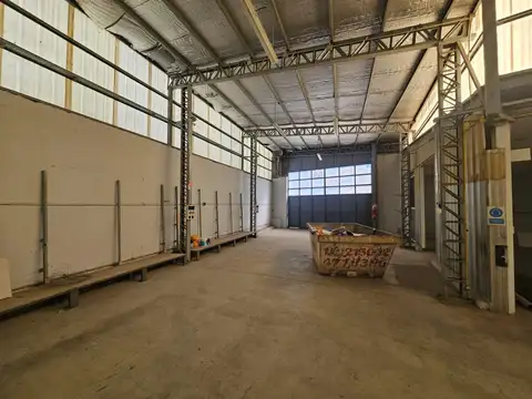 ALQUILER de Galpón  con Oficinas frente ruta 22