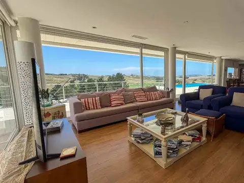 Casa en Venta con 3 cocheras