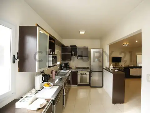 Casa en Venta con 4 cocheras