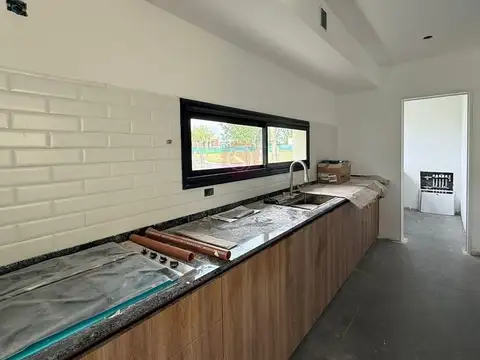 Casa 5 ambientes con 3 baños