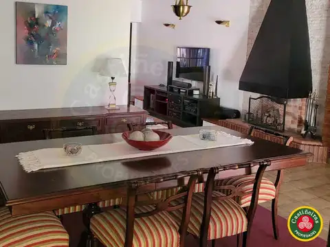 Chalet de Categoría en 2 Plantas en Venta - EXCELENTE ESTADO - Acepta Permuta  