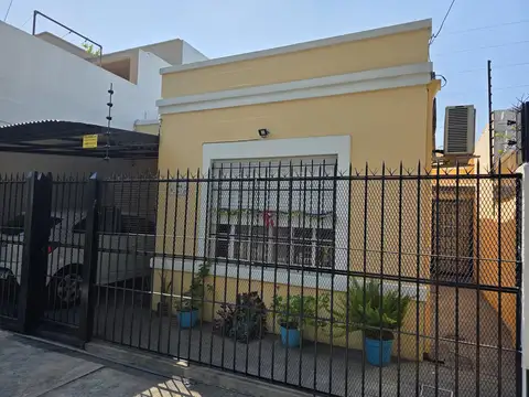 VENTA- Casa 3 ambientes en Béccar con jardín, ubicada en zona residencial.