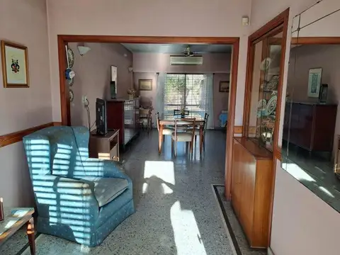 Casa en Venta con 4 cocheras