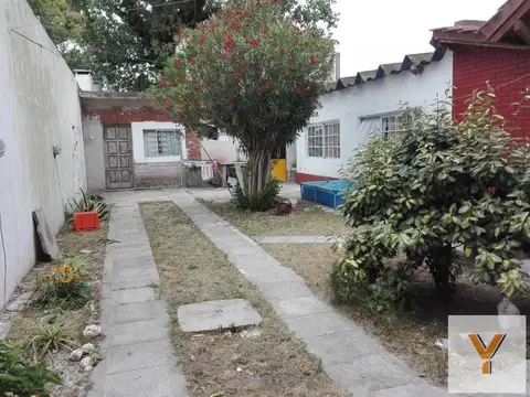 Oficina 16 ambientes con 8 baños