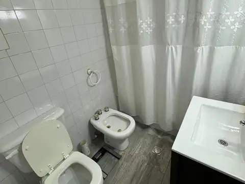 DEPARTAMENTO 2 AMBIENTES CON PATIO EN EXCELENTE UBICACIÓN – BANFIELD