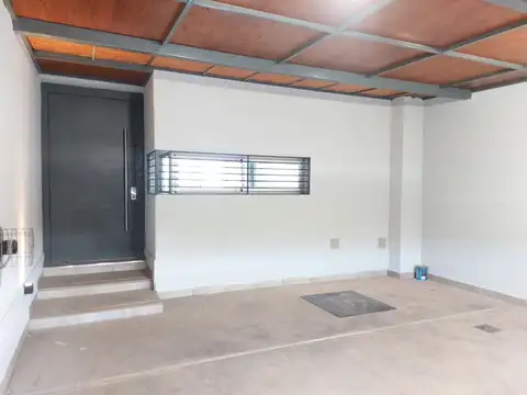 Casa en Alquiler con 2 cocheras