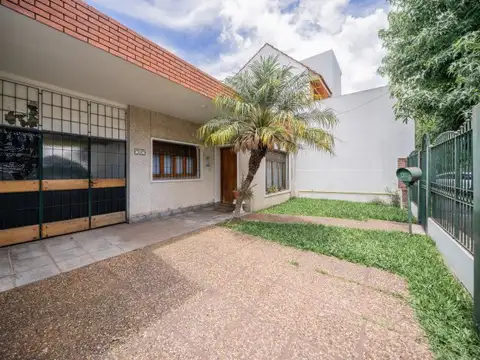 Casa en Venta con 3 cocheras