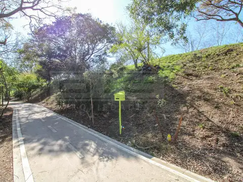 Casa en Alquiler con 2 cocheras