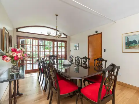 Casa 11 ambientes con 5 baños