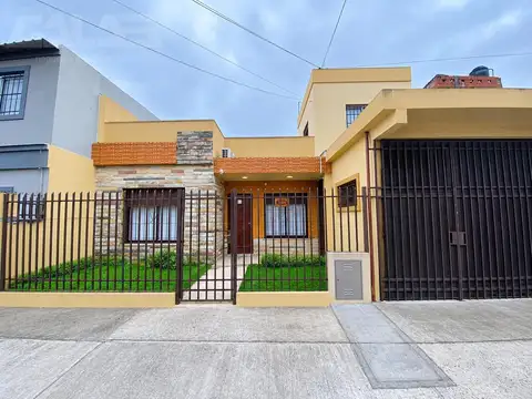 Casa 5 ambientes, piscina, quincho con parrilla  y oficina en Castelar Sur