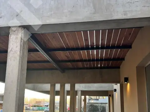 Casa en Venta con 4 cocheras