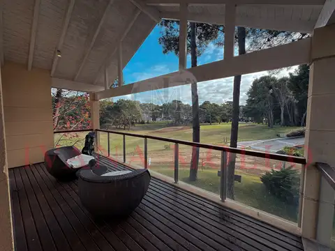 Casa en venta  6 ambientes con vista al golf en Pinamar Oportunidad