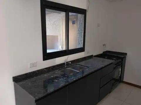 Casa en Alquiler con 1 cochera