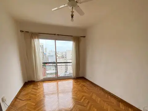 Departamento de 2 amb.al frente- San telmo