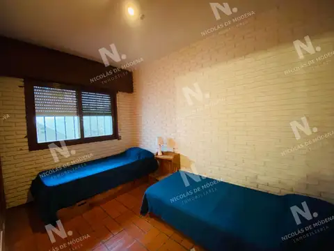 Casa 4 ambientes con 2 baños
