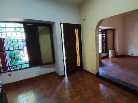 Venta de casa de 4 dormitorios con placares - 3 baños - Cochera - Lomas de Alberdi