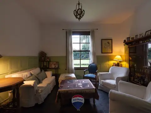 Casa 9 ambientes con 3 baños