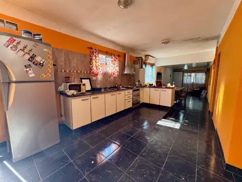 Casa + Departamento en venta – Ideal vivienda multifamiliar o inversión