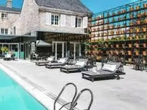 Hotel en Venta 50 años