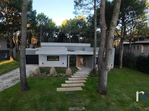 Casa 3 Dormitorios en Alquiler Temporario en Pinamar Barrio La Herradura