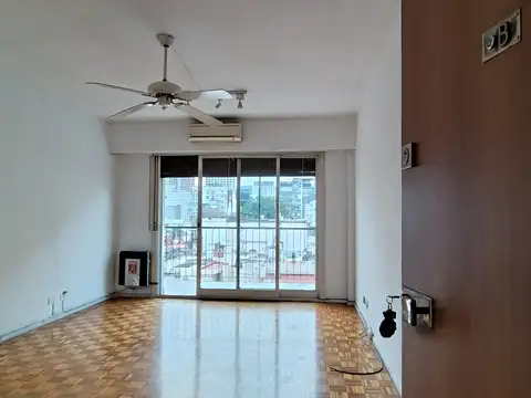 Muy luminoso con balcón