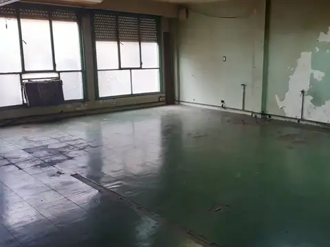 DEPÓSITO VENTA SAN NICOLÁS  276 M2 CUB.PERMUTA