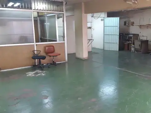 DEPÓSITO VENTA SAN NICOLÁS  276 M2 CUB.PERMUTA
