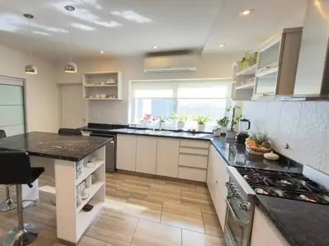 Casa en venta en Barrio Privado Altos de Zorraquín. Concordia, ER.