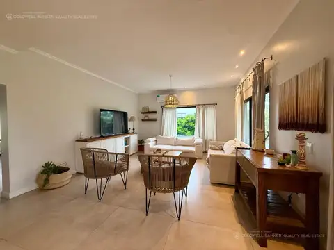 Casa 6 ambientes con 2 baños