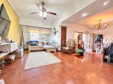 Casa 5 ambientes con 2 baños