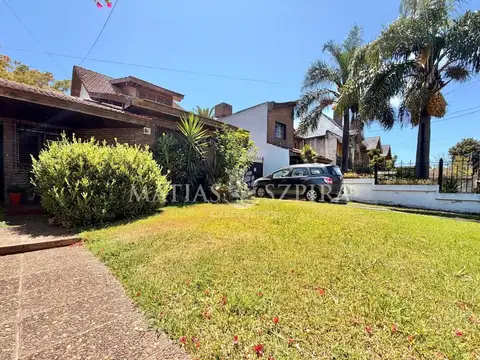 Casa 5 ambientes doble cochera en Castelar Sur