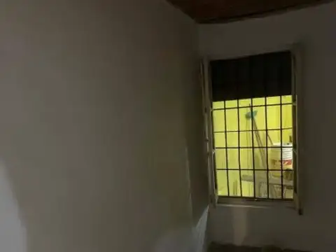 CASA AL FRENTE DE 1 DORMITORIO EN ALQUILER